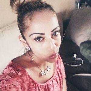 Meet your Posher, Yakeline
